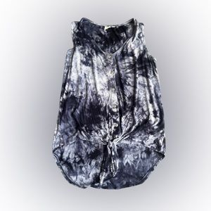 Saint Tropez West Sleeveless Button Down Top - Size Medium